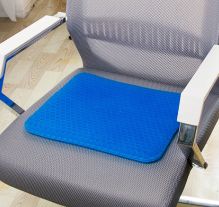 ¿CANSADO DE SENTIRTE INCÓMODO Y SUDOROSO DESPUÉS DE PASAR HORAS EN TU SILLA DE TRABAJO?